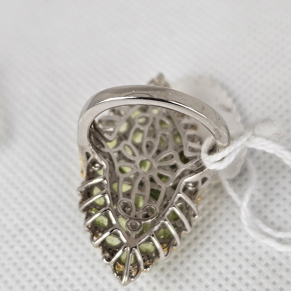 Genuine Peridot Cluster Ring in Platinum over Sterling Silver Size 7! NWT - Picture 5 of 7
